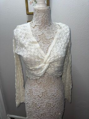 American Eagle Outfitters Ivory Twist-Front V-Neck Cropped Sweater